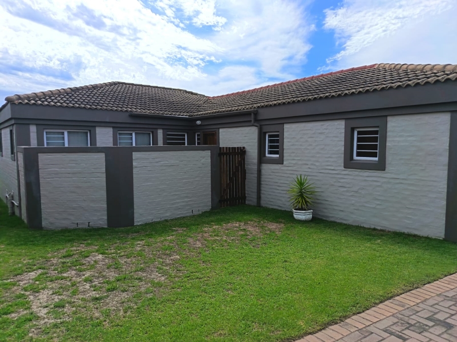 3 Bedroom Property for Sale in Wavecrest Eastern Cape